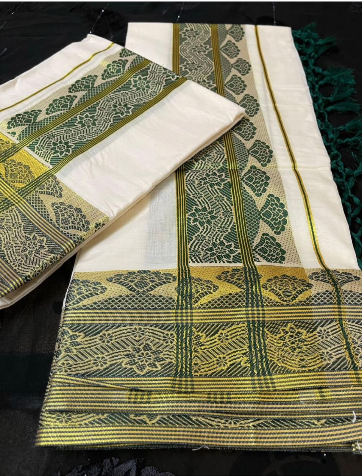 Kerala Cotton Thread Weaving Set Mundu with Kasavu Borders