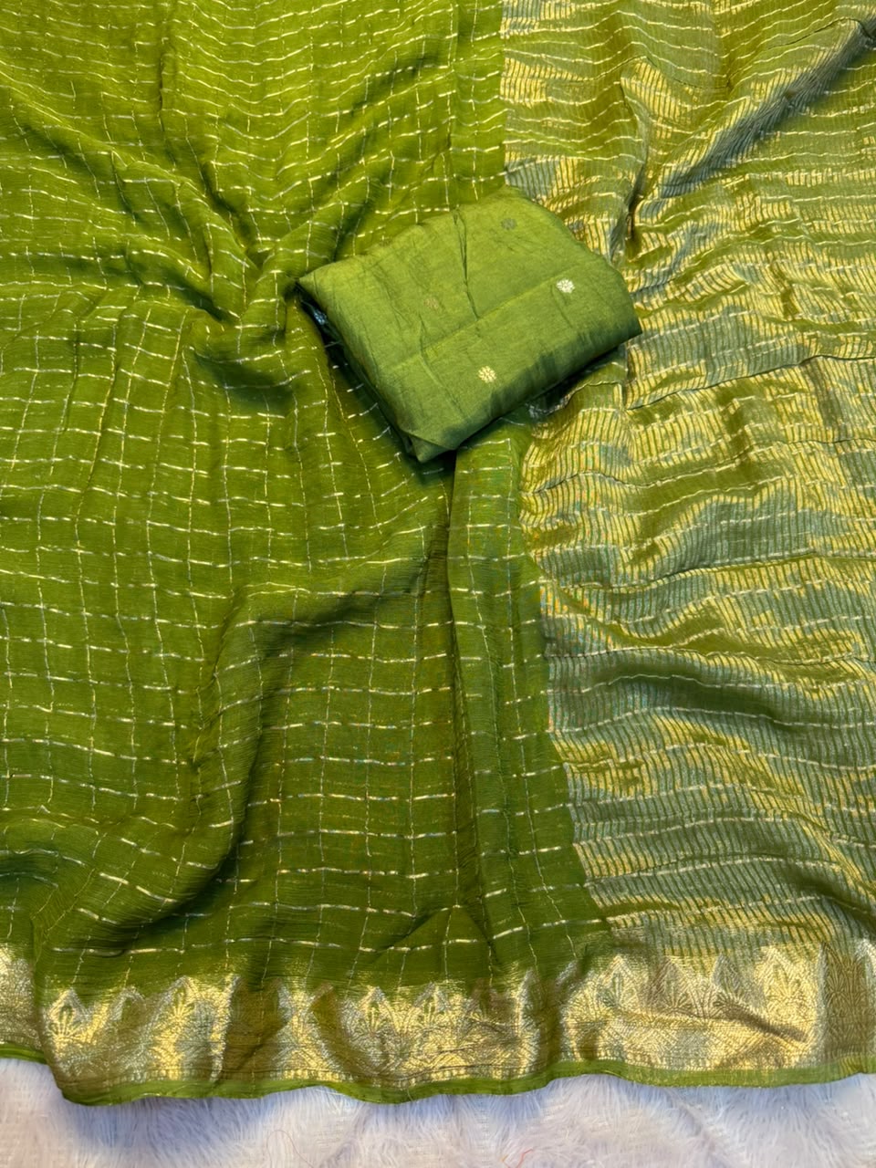 Georgette Viscose Saree with Checked Zari Pattern & Jacquard Silk Blouse – 99 AED