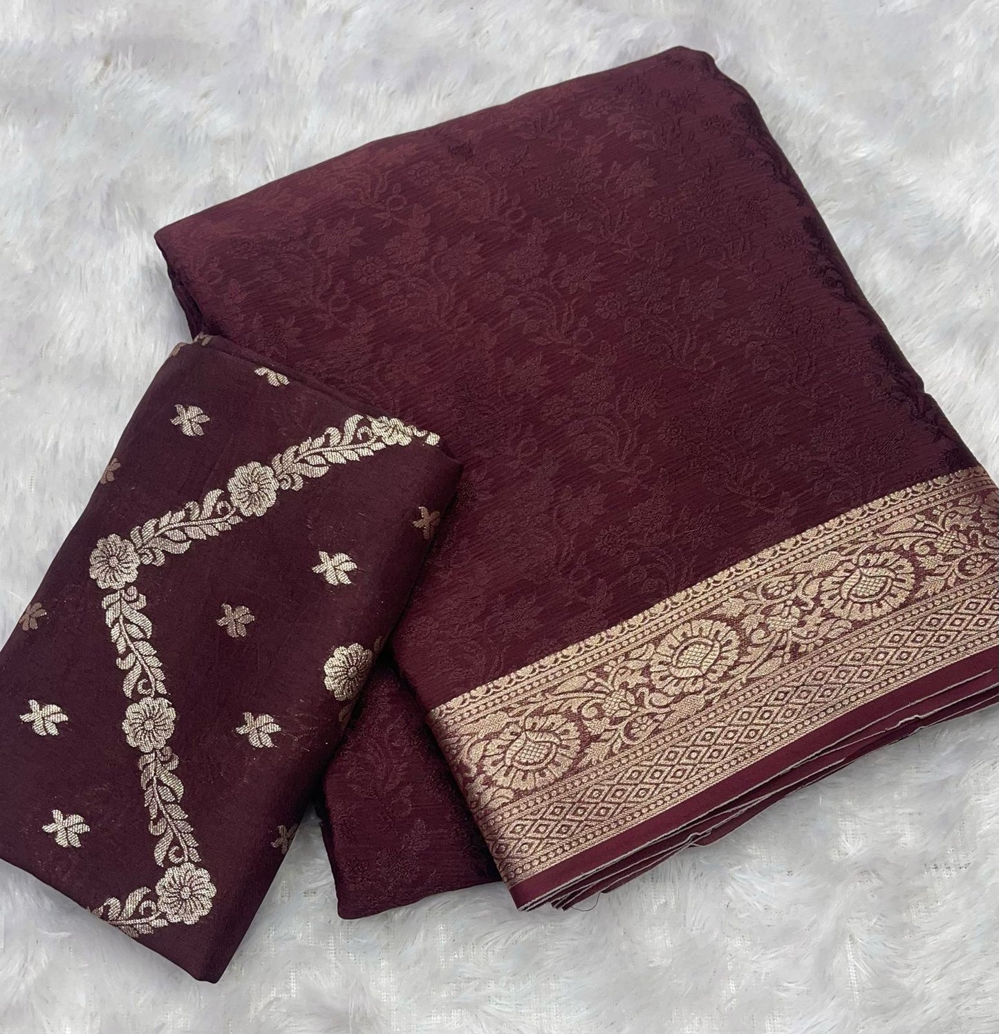 Viscose Chinnon Silk Saree with Viscose Zari Weaving Borders – 119 AED