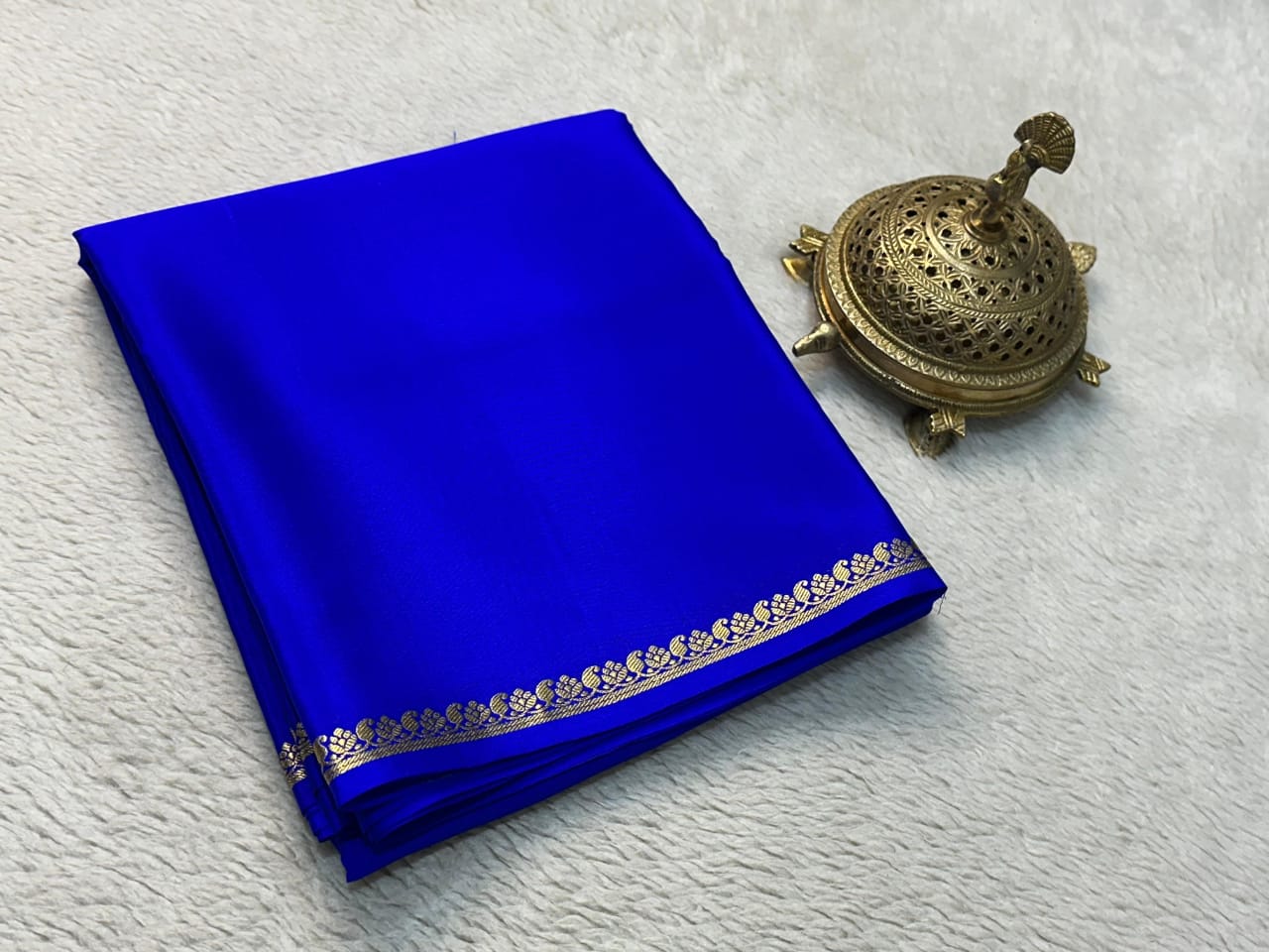 Soft Viscose Crepe Silk Saree with Golden Borders – 59 AED