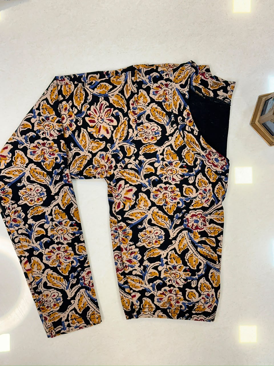 5501 - Elastic Long Sleeve Stretchable Ajrakh Blouse – 39 AED