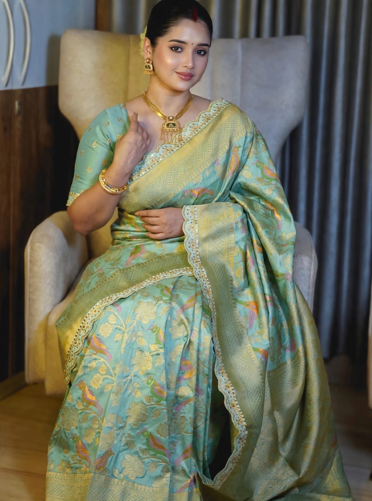 Semi Kanjivaram Jaal Floral Zari Weaving Saree with Scalloped Borders