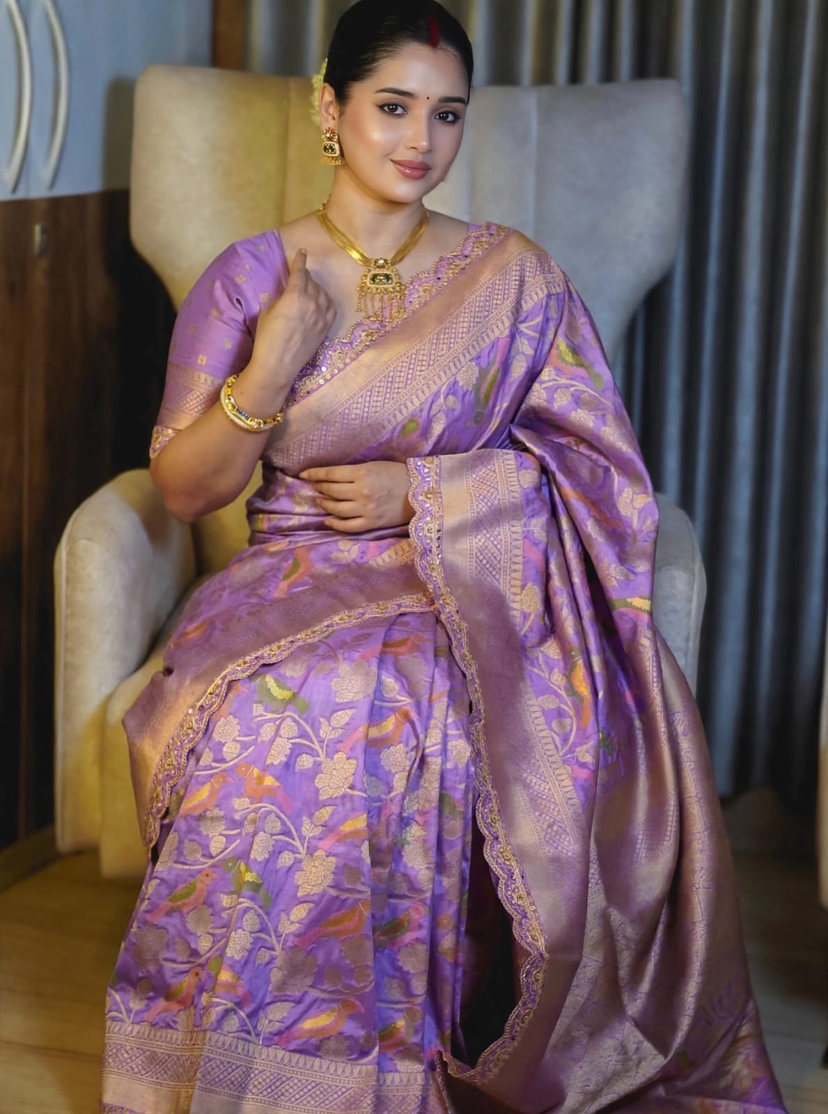 Semi Kanjivaram Jaal Floral Zari Weaving Saree with Scalloped Borders
