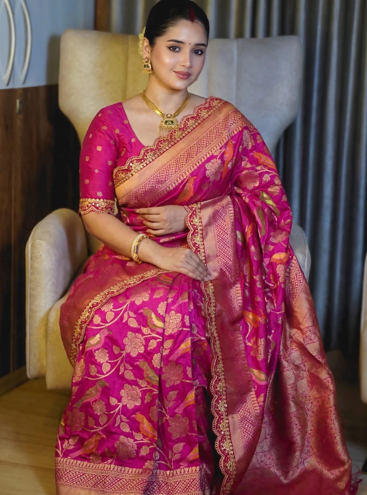 Semi Kanjivaram Jaal Floral Zari Weaving Saree with Scalloped Borders
