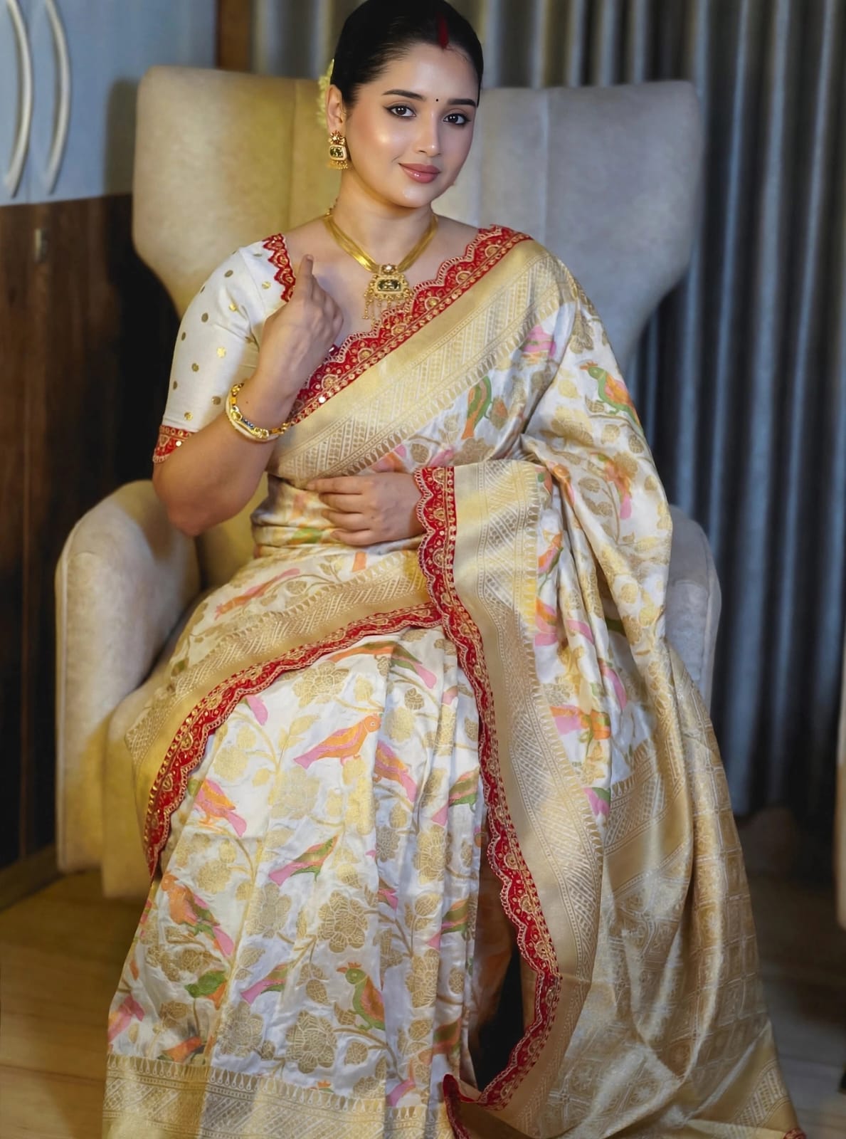 Semi Kanjivaram Jaal Floral Zari Weaving Saree with Scalloped Borders