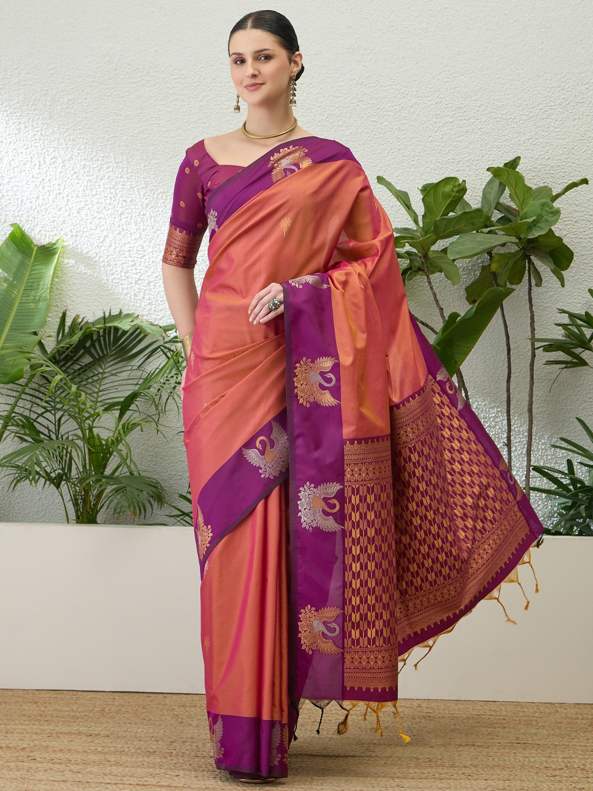 Soft Handloom Dual Tone Effect Saree – 99 AED