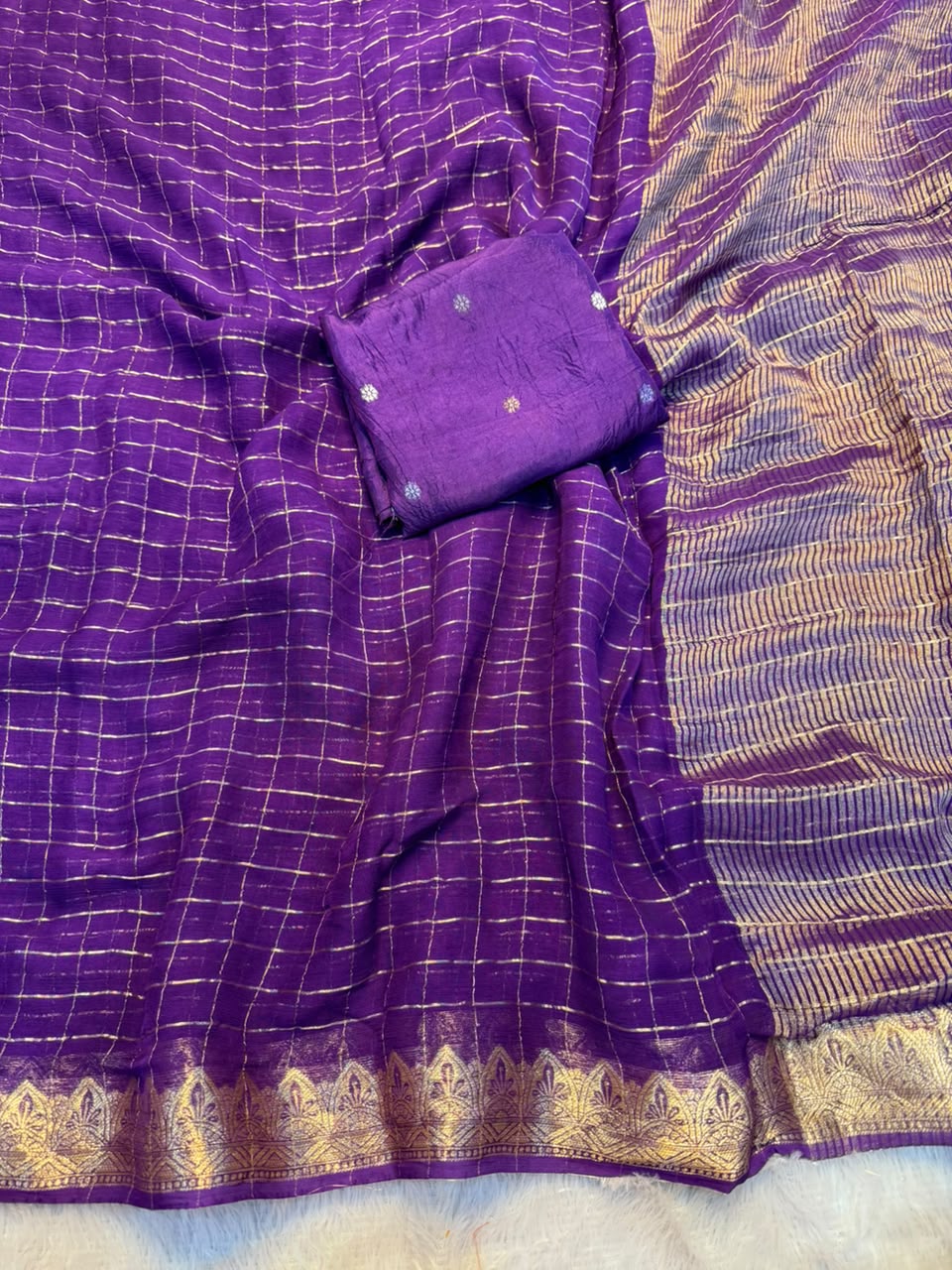 Georgette Viscose Saree with Checked Zari Pattern & Jacquard Silk Blouse – 99 AED