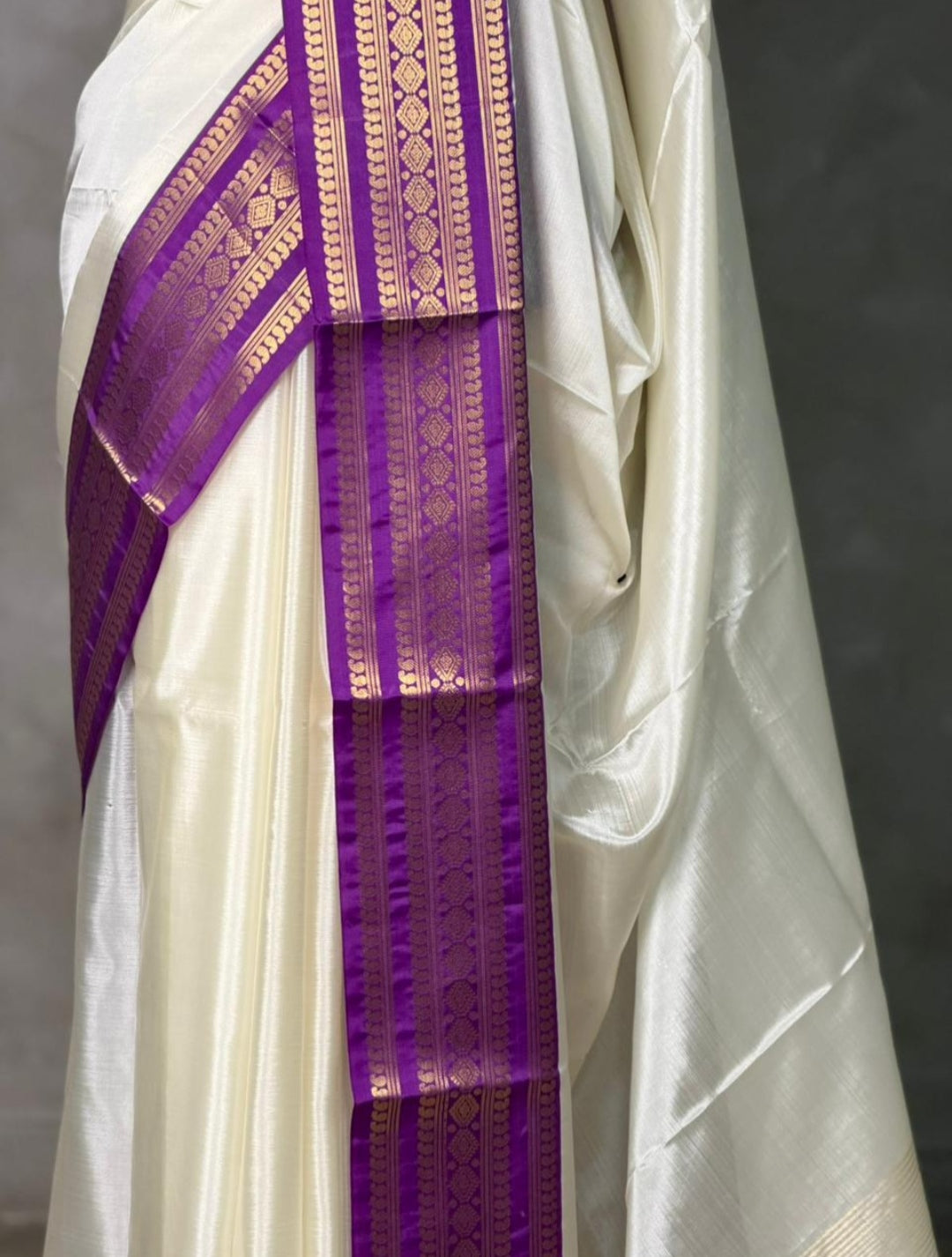 Semi Kanjivaram Silk Saree with Jacquard Zari Weaving Borders – 119 AED