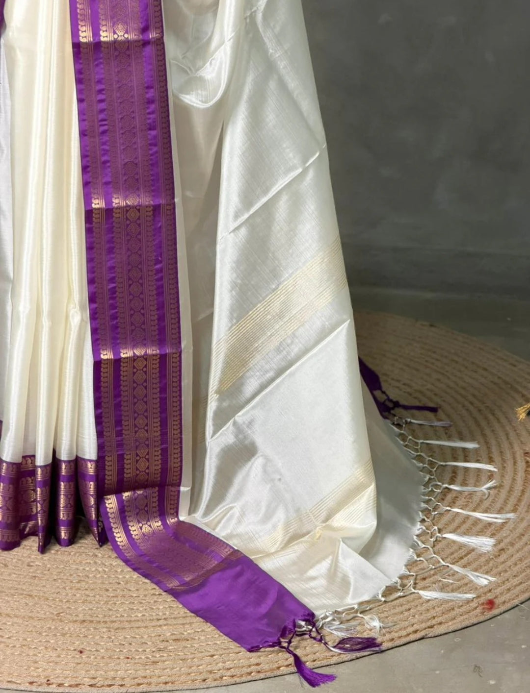 Semi Kanjivaram Silk Saree with Jacquard Zari Weaving Borders – 119 AED