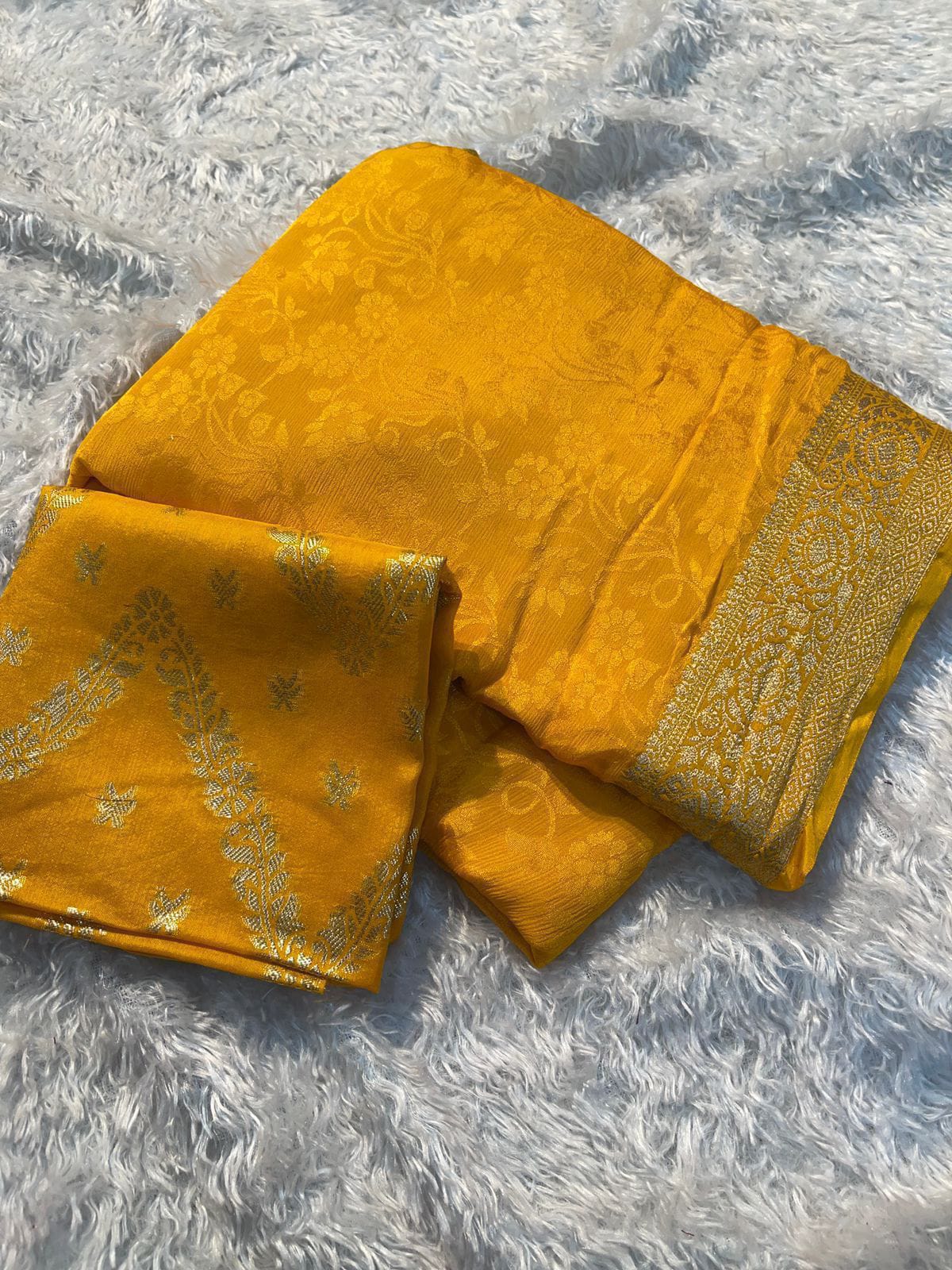 Viscose Chinnon Silk Saree with Viscose Zari Weaving Borders – 119 AED