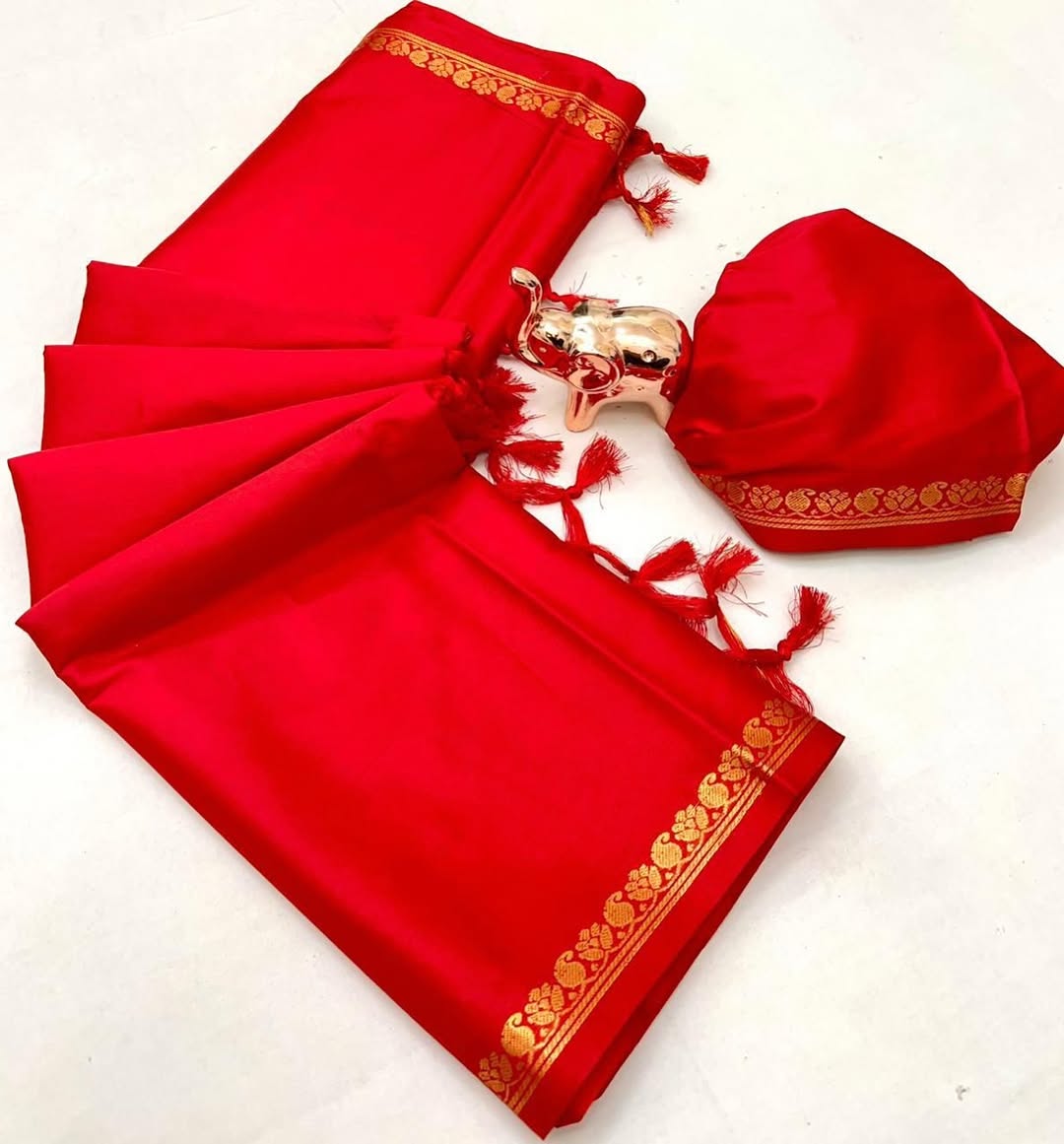 Soft Viscose Crepe Silk Saree with Golden Borders – 59 AED