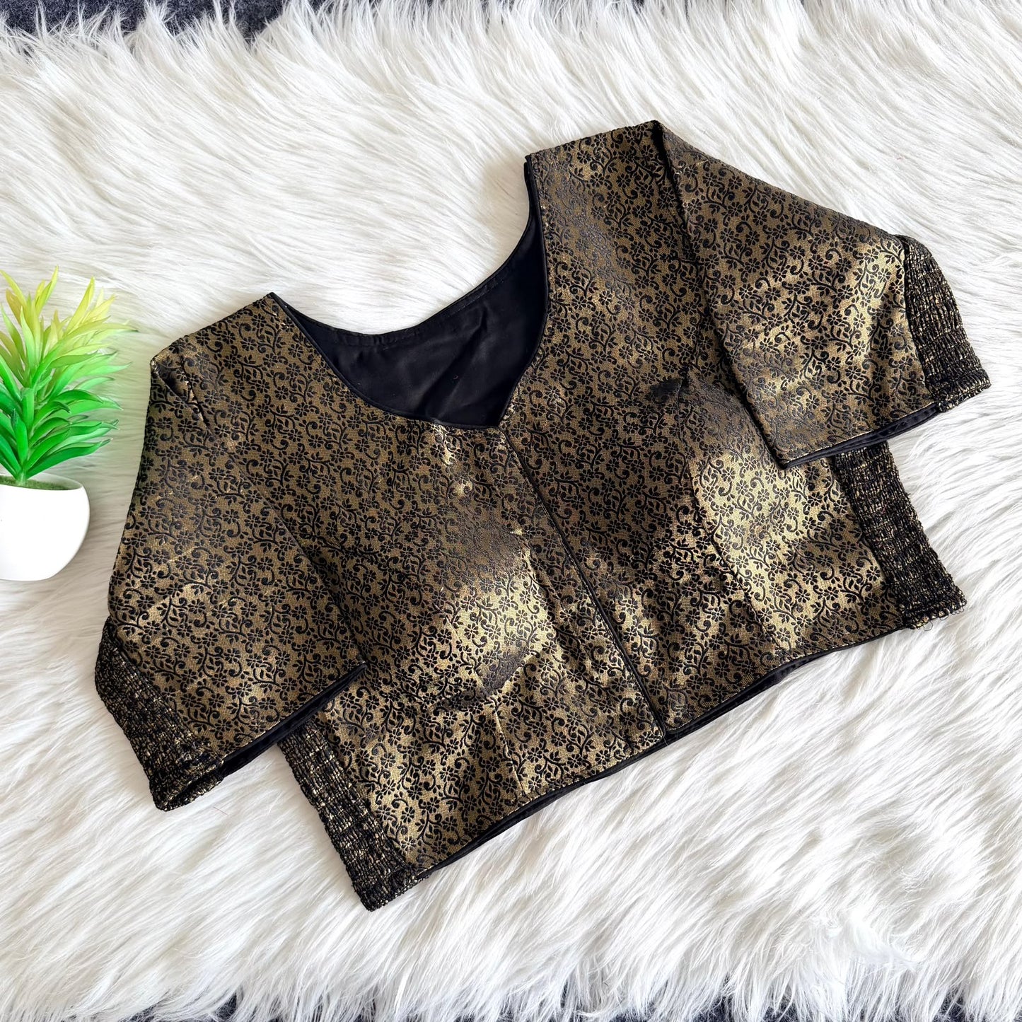 Side Elastic Stretchable Brocade Silk Cotton Blouse – 55 AED