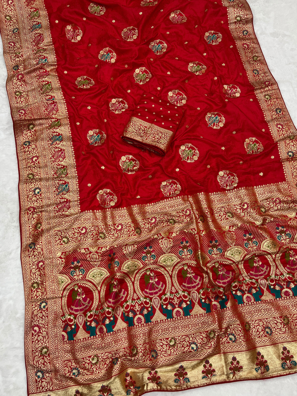 Dola Viscose Silk Saree with Meenakari Zari Weaving