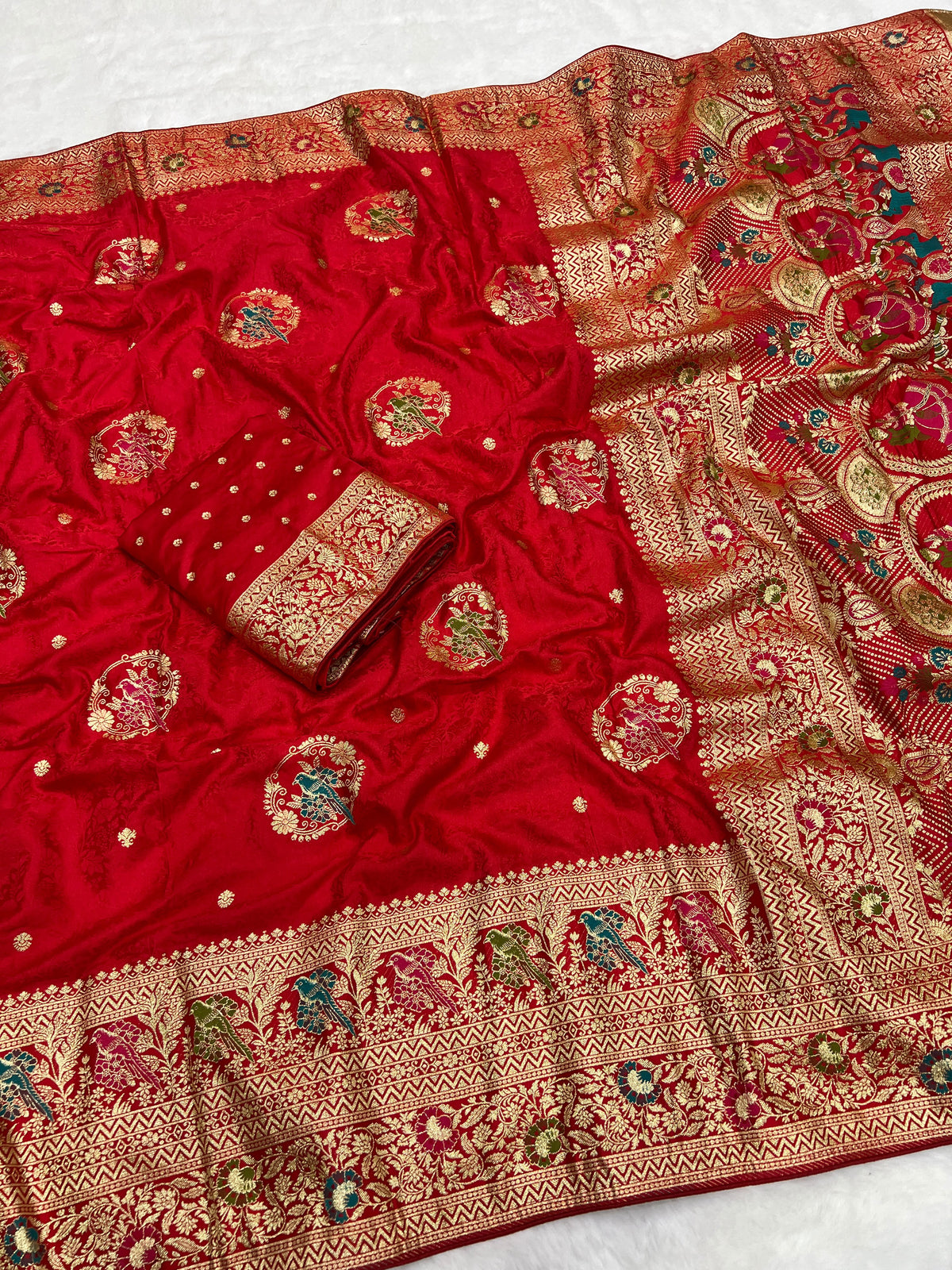 Dola Viscose Silk Saree with Meenakari Zari Weaving