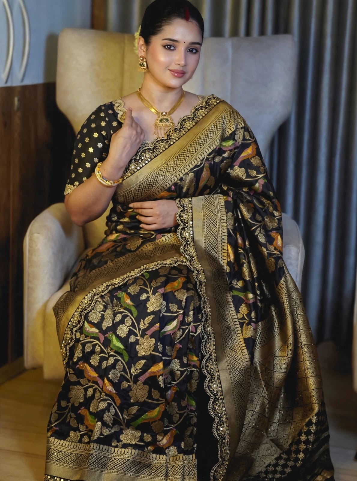 Semi Kanjivaram Jaal Floral Zari Weaving Saree with Scalloped Borders
