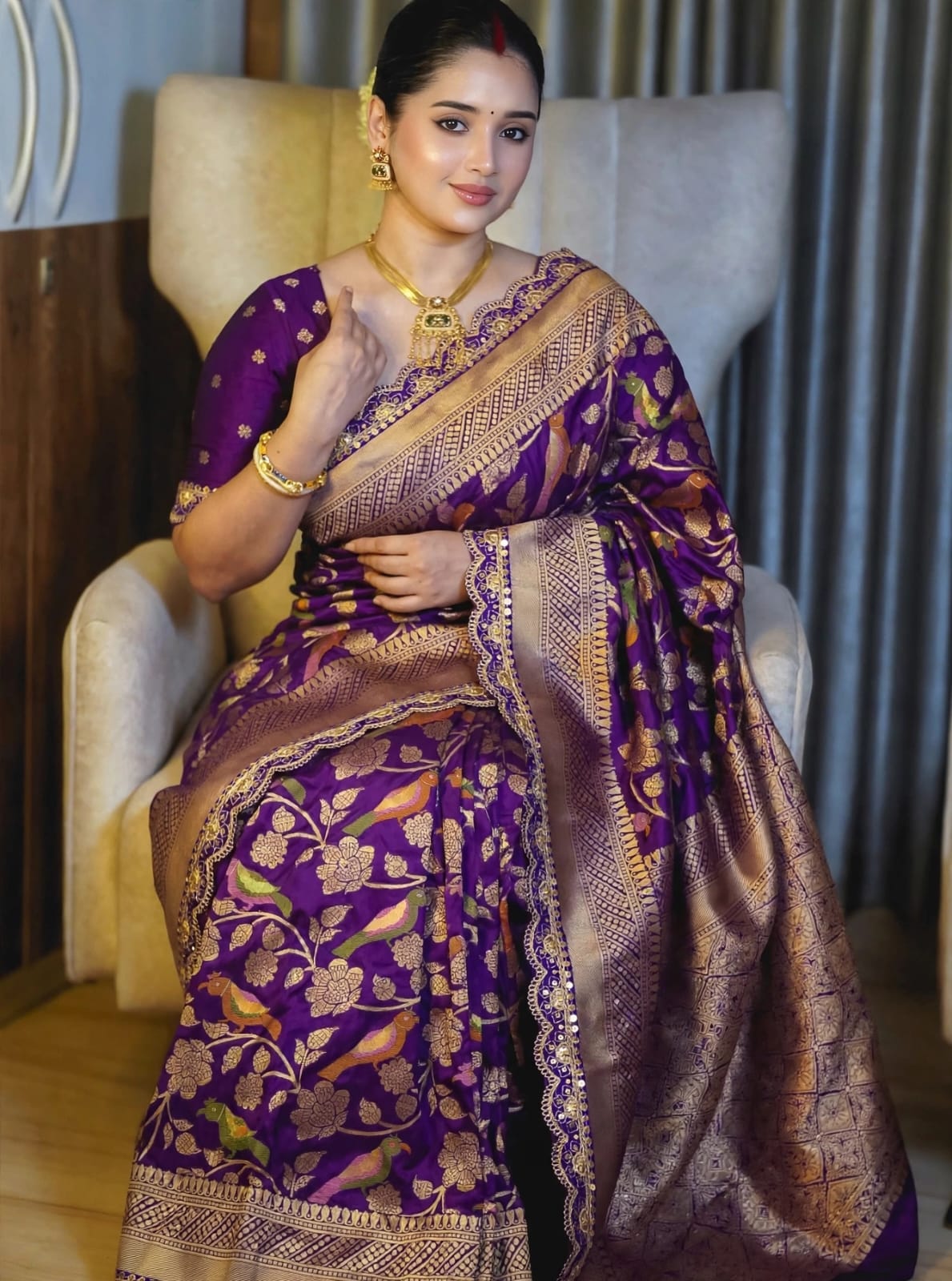 Semi Kanjivaram Jaal Floral Zari Weaving Saree with Scalloped Borders