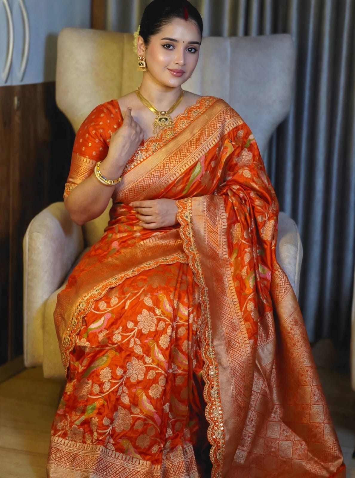 Semi Kanjivaram Jaal Floral Zari Weaving Saree with Scalloped Borders