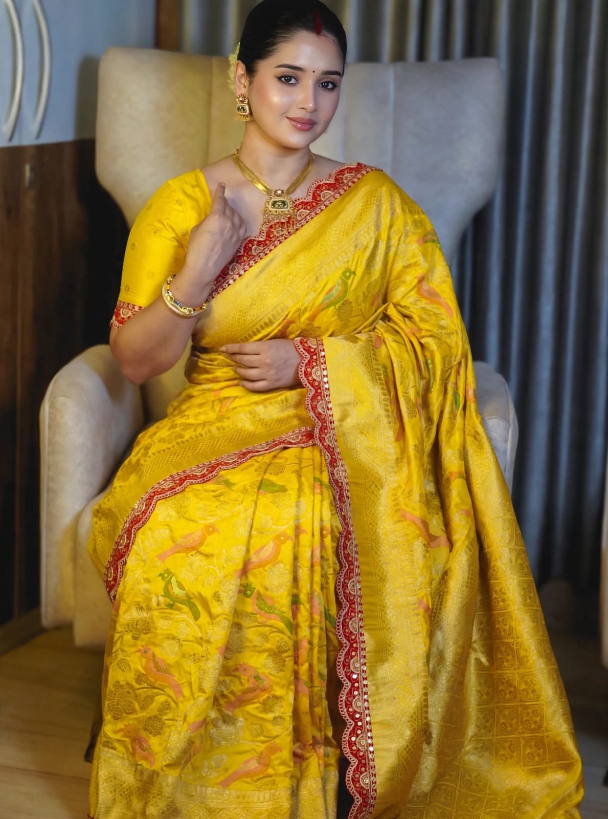 Semi Kanjivaram Jaal Floral Zari Weaving Saree with Scalloped Borders