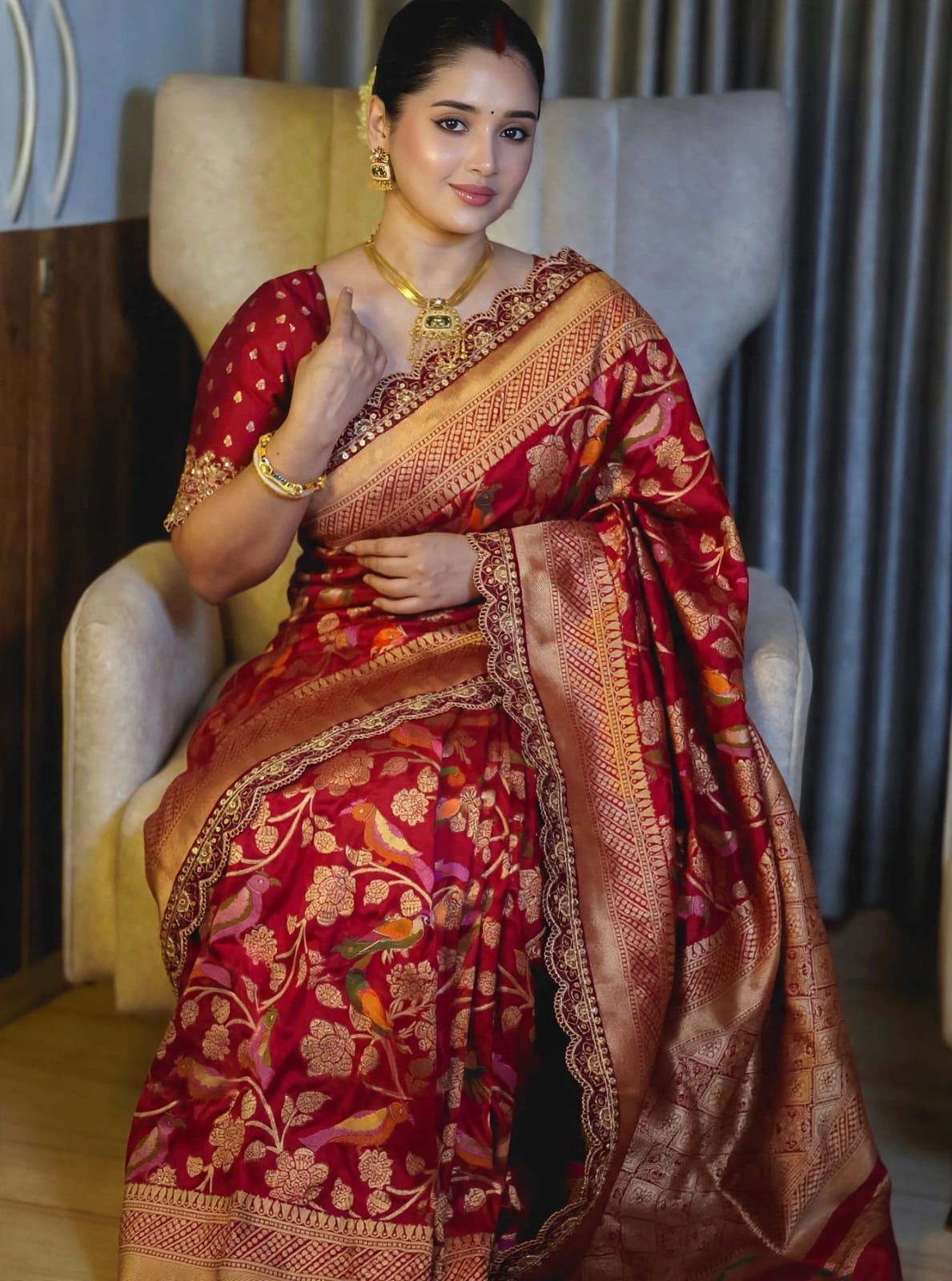 Semi Kanjivaram Jaal Floral Zari Weaving Saree with Scalloped Borders