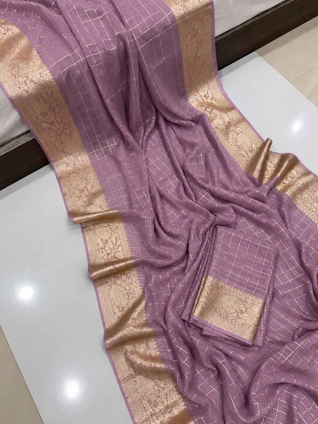 Viscose Georgette Zari Checked Saree with Viscose Zari Weaving Border