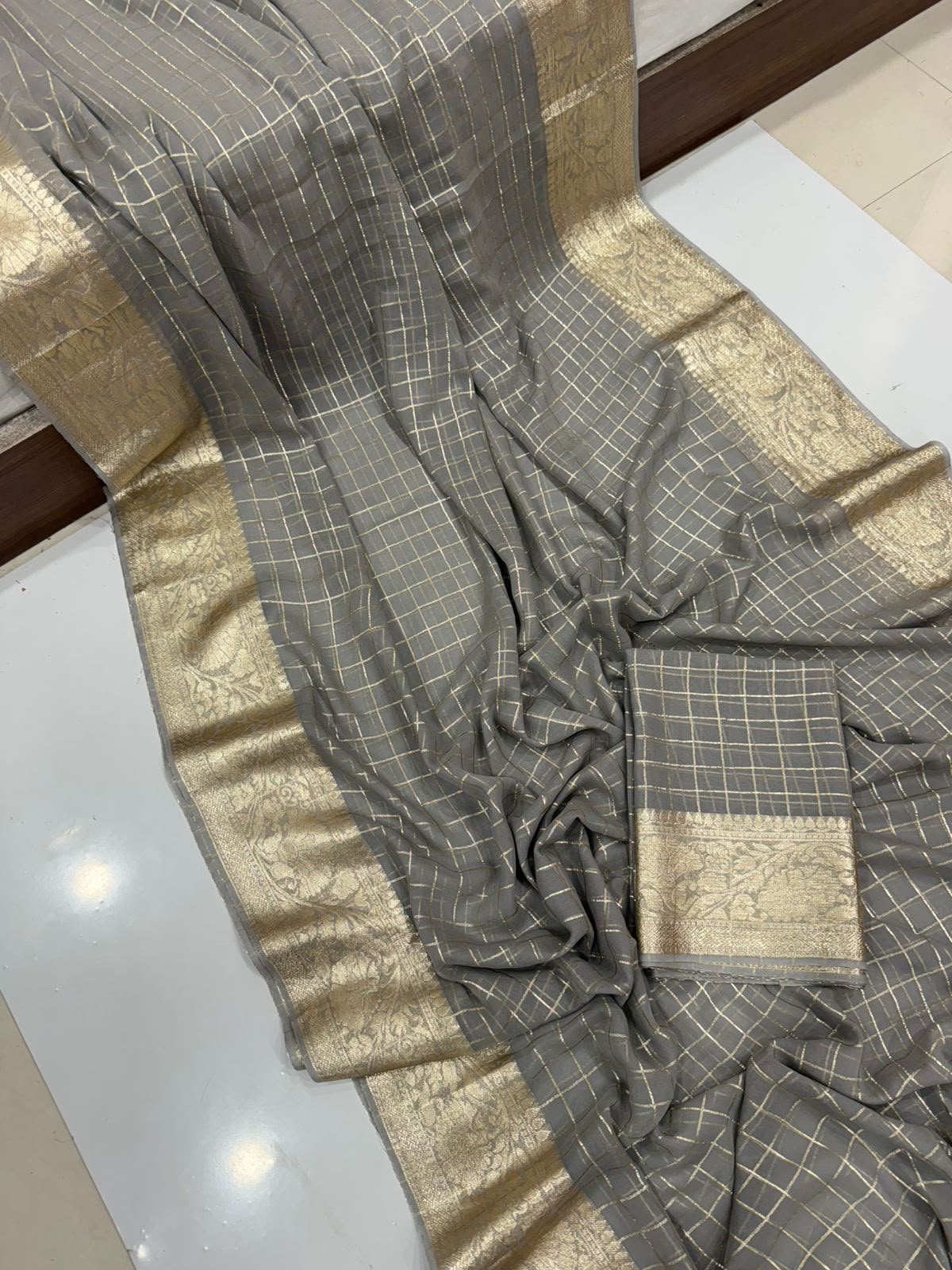Viscose Georgette Zari Checked Saree with Viscose Zari Weaving Border