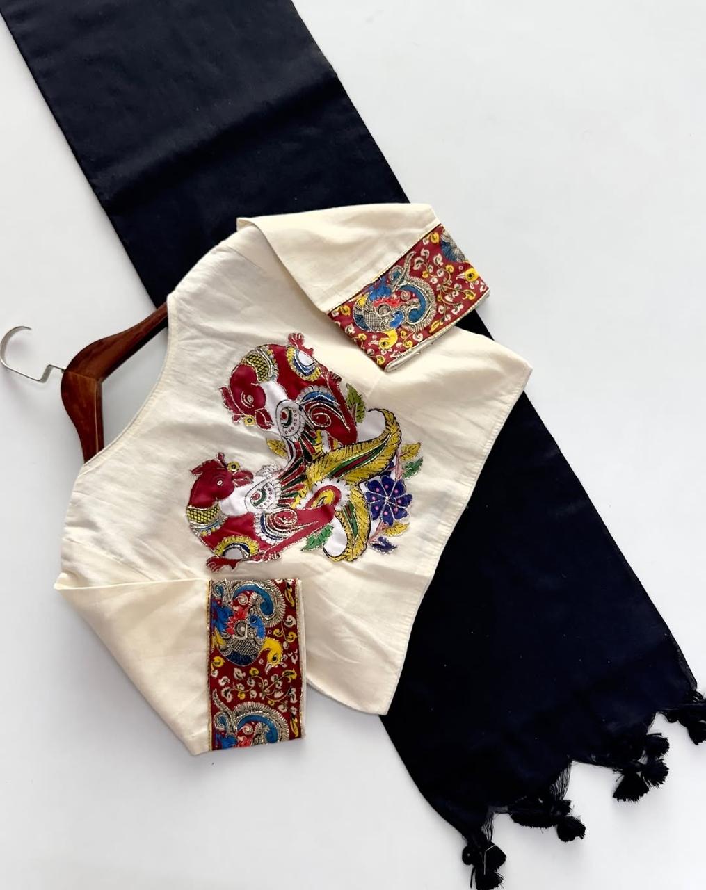 Khadi Cotton Plain Saree with Digital Print & Appliqué Work Readymade Blouse