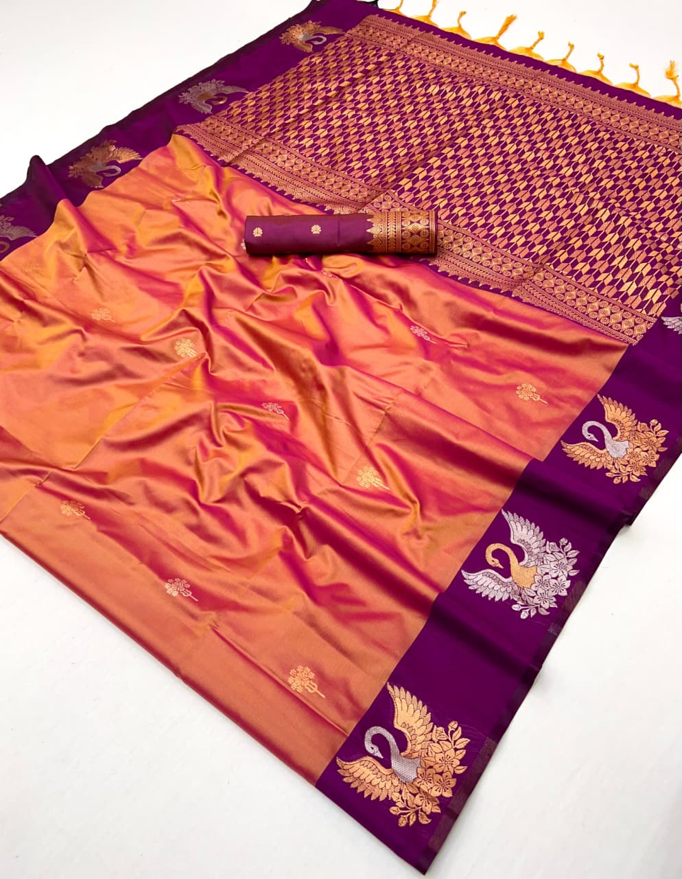 Soft Handloom Dual Tone Effect Saree – 99 AED